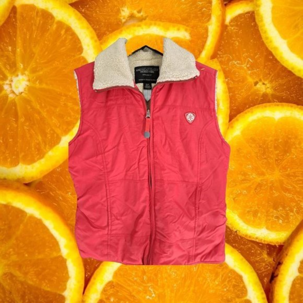 AMERICAN Eagle Outfitters Shelter Series Red Vest Size‎ Small